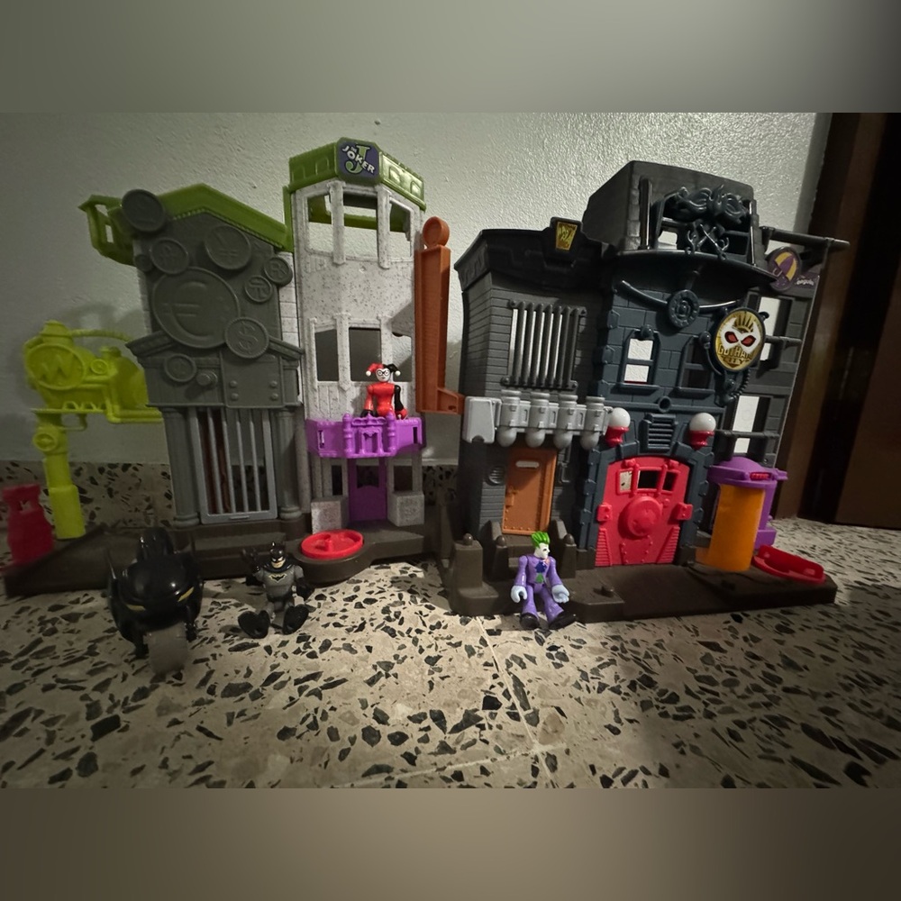 Imaginext DC Super Friends Gotham City Crime Alley The Joker Playset Figures Toy